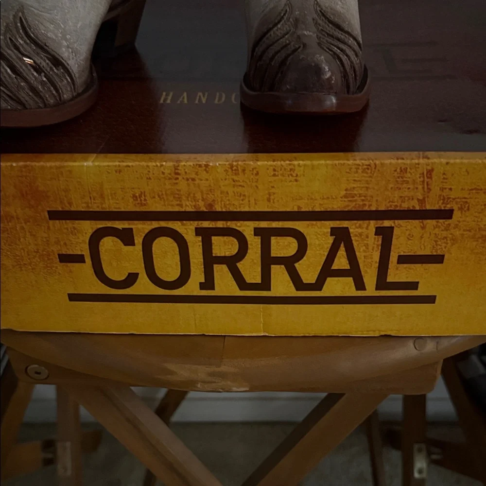 Corral Gold and Tan Western Boots - Picture 2 of 11